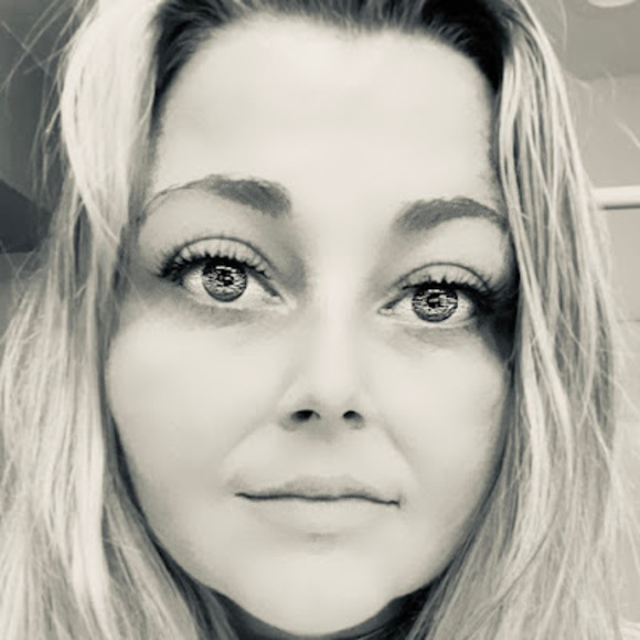 Meet your Posher, Brigette - Picture 1 of 1